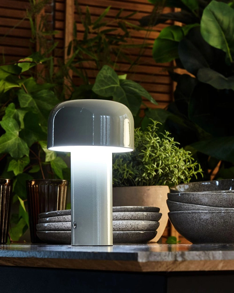 Lampada da tavolo senza fili in ferro grigio per interni e per esterni