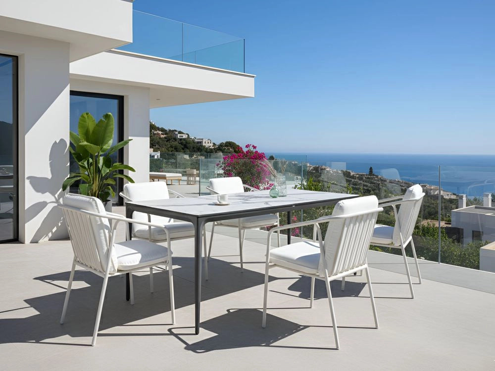 Tavolo da pranzo da giardino Piano in HPL marmo bianco Telaio in alluminio grigio scuro Resistente ai raggi UV all'acqua e alla ruggine Stile moderno del patio esterno