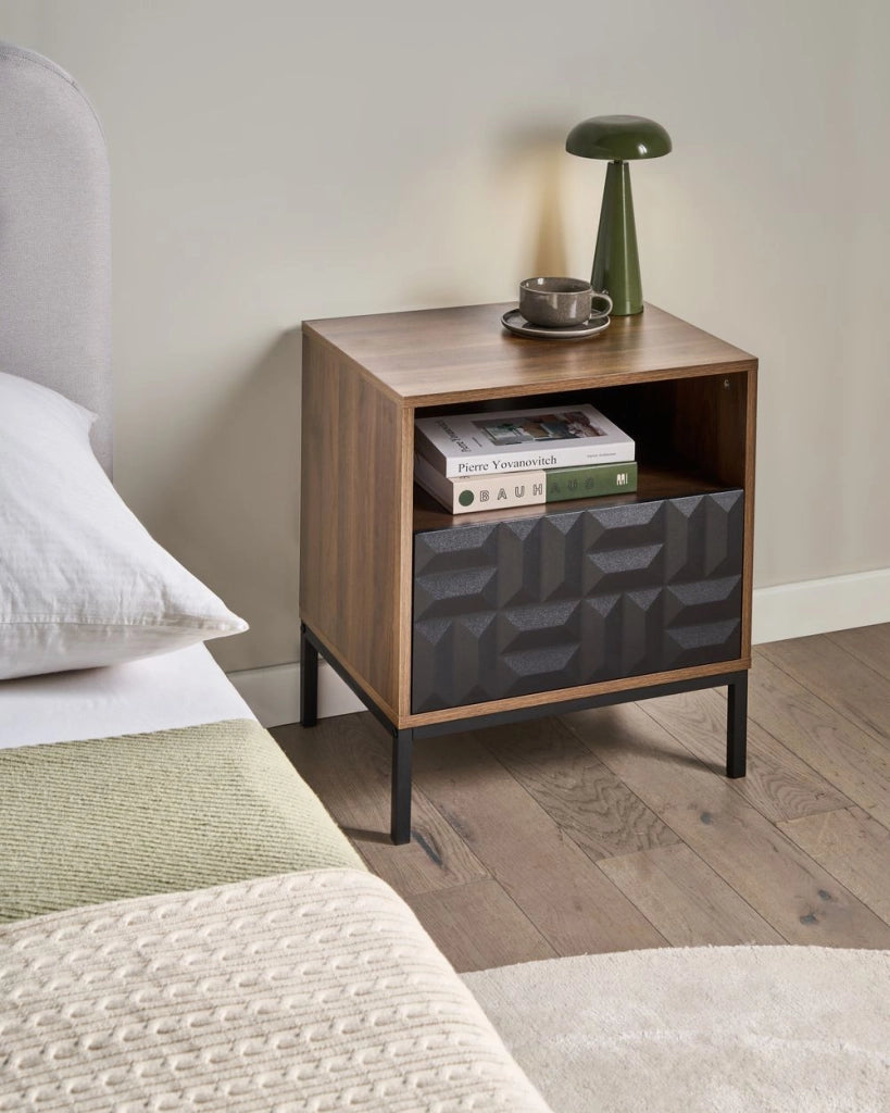Comodino Marrone scuro MDF Gambe in metallo Cassetto Ripiano Motivo geometrico Comodino da camera da letto