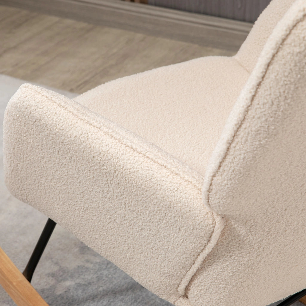 Poltrona a dondolo con schienale capitonné e rivestimento in tessuto bouclé; beige