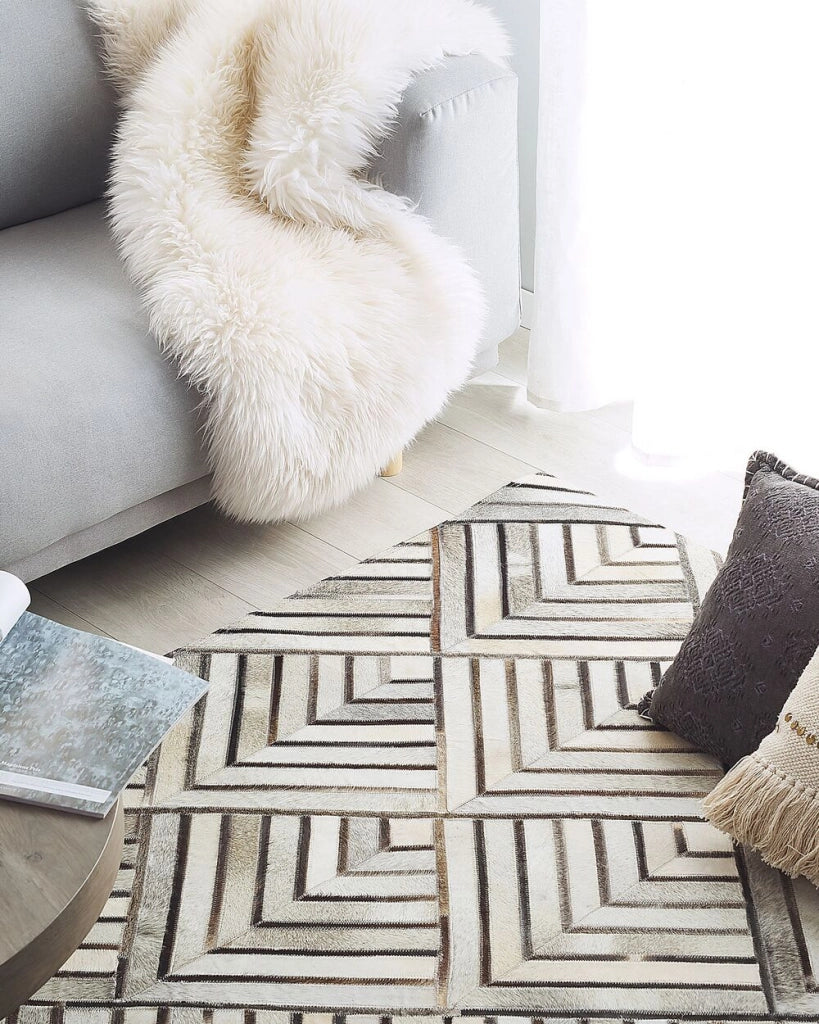 Tappeto in pelle di vacchetta Patchwork in pelle beige Motivo geometrico a rombi 140 x 200 cm