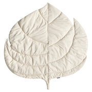 Tappeto per bambini in cotone bianco sporco a forma di foglia trapuntato 110 x 110 cm accessorio per la cameretta dei bambini.