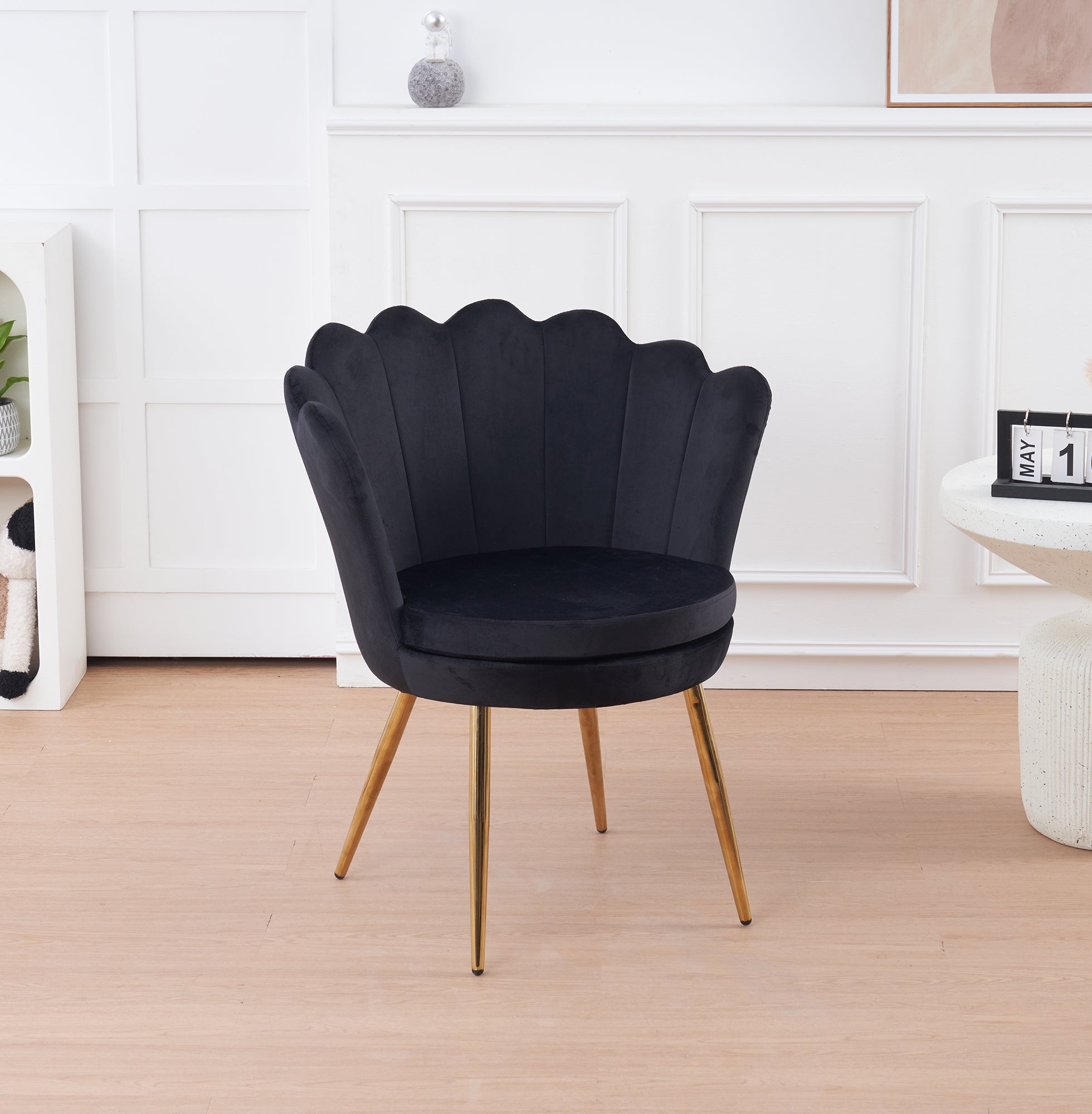 Poltrona Conchiglia Camera da Letto in Velluto Design Moderno Maddina Nero