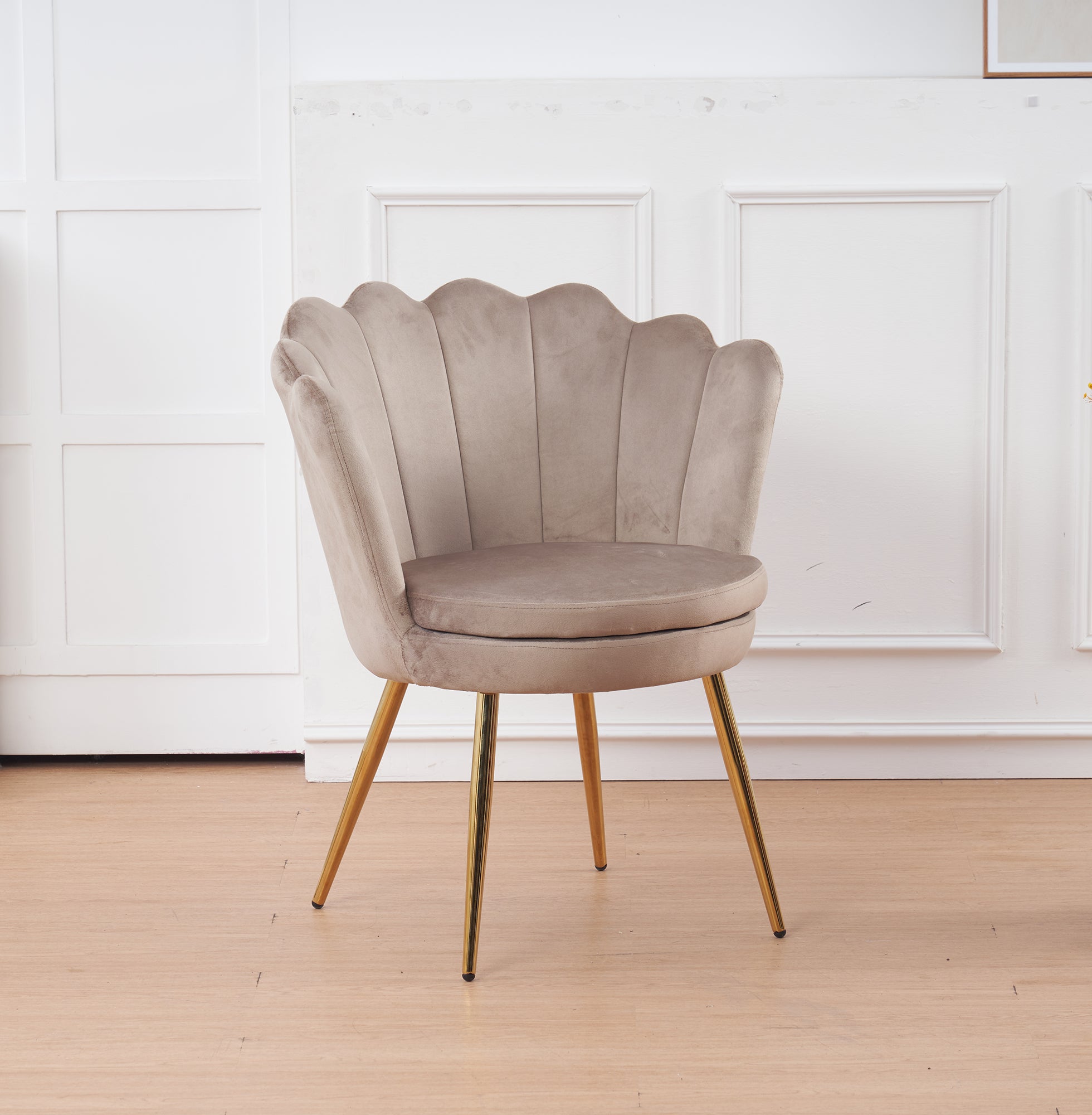 Poltrona Conchiglia Camera da Letto in Velluto Design Moderno Maddina Tortora