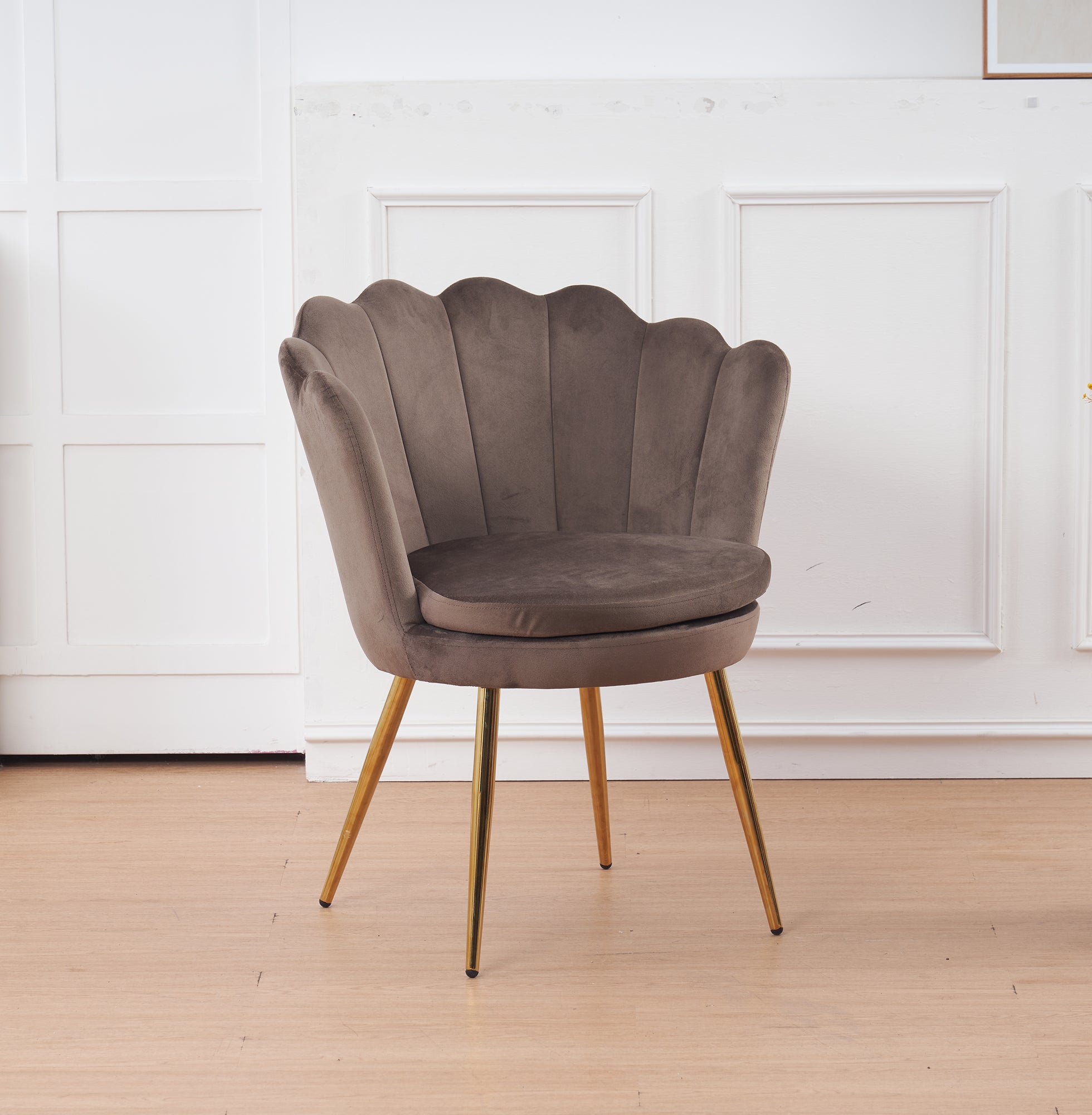 Poltrona Conchiglia Camera da Letto in Velluto Design Moderno Maddina Marrone