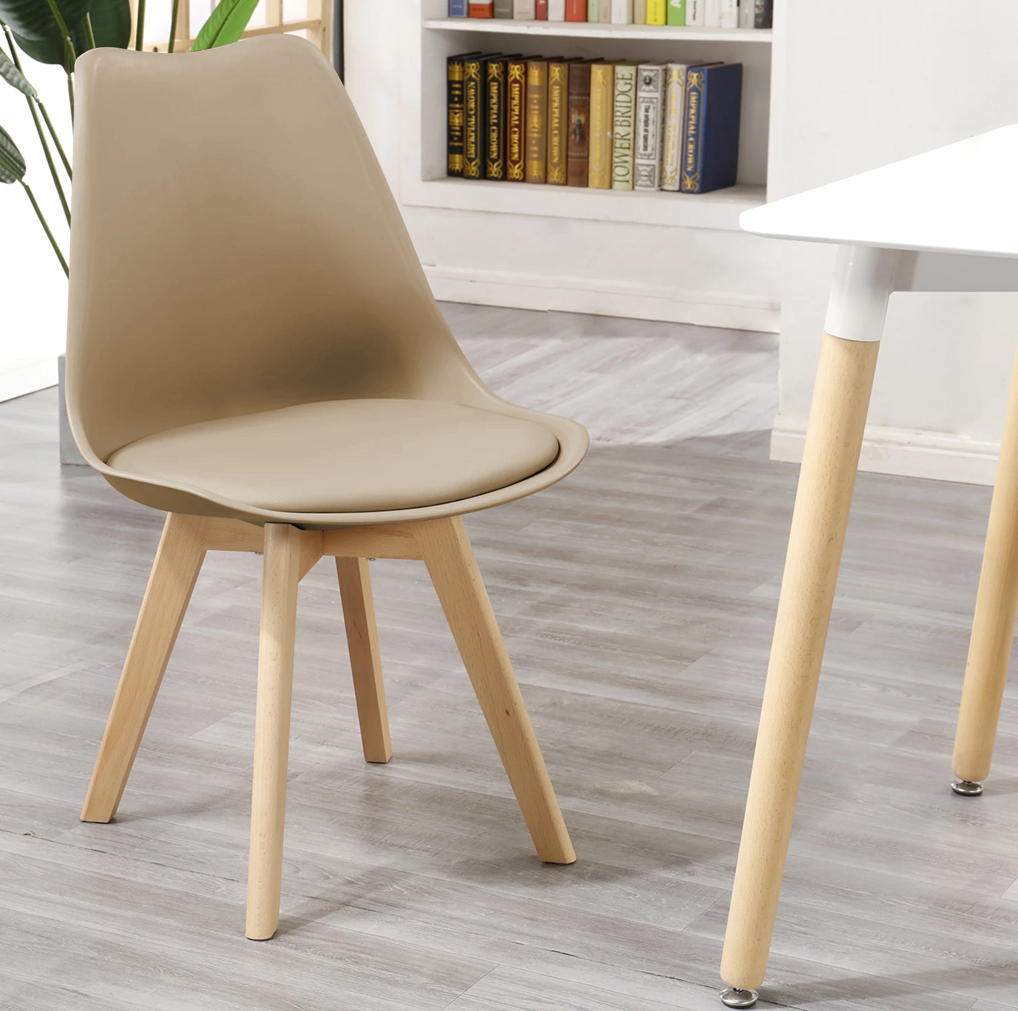 Set 4 Sedie Sala Da Pranzo Ufficio Con Gambe In Legno Di Faggio Schienale Ergonomico Seduta Imbottita In SimilPelle Sedia Cucina Soggiorno Sala Attesa Eleganti Moderne Robuste Solide - Tortora