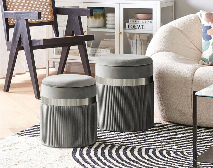 Set Di 2 Pouf Contenitori In Velluto Design Moderno Poggiapiedi,Sgabello Tondo con Coperchio Rimovibile e Seduta Imbottita Alta DensitÃ  Con Fascia In Metallo Contenitore Capiente Storage Box Grigio scuro