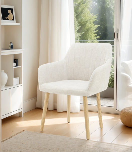 Poltroncina Stile Scandinavo in Tessuto Beige con Gambe in Legno Naturale – Sedia Imbottita Moderna per Soggiorno, Sala da Pranzo o Camera da Letto – Design Nordico Elegante e Confortevole Beige