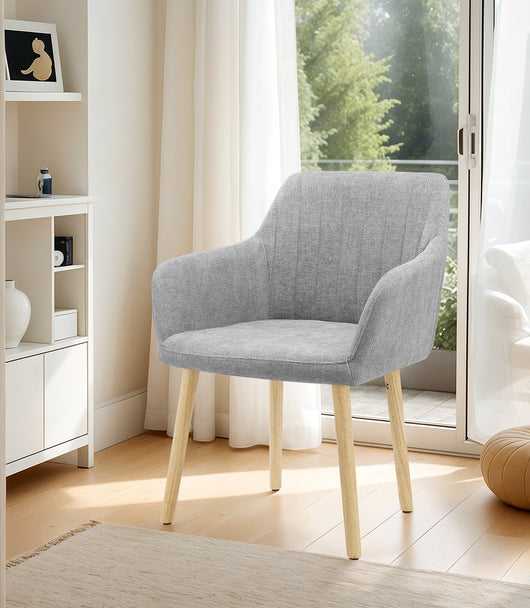 Poltroncina Stile Scandinavo in Tessuto Beige con Gambe in Legno Naturale – Sedia Imbottita Moderna per Soggiorno, Sala da Pranzo o Camera da Letto – Design Nordico Elegante e Confortevole Grigio
