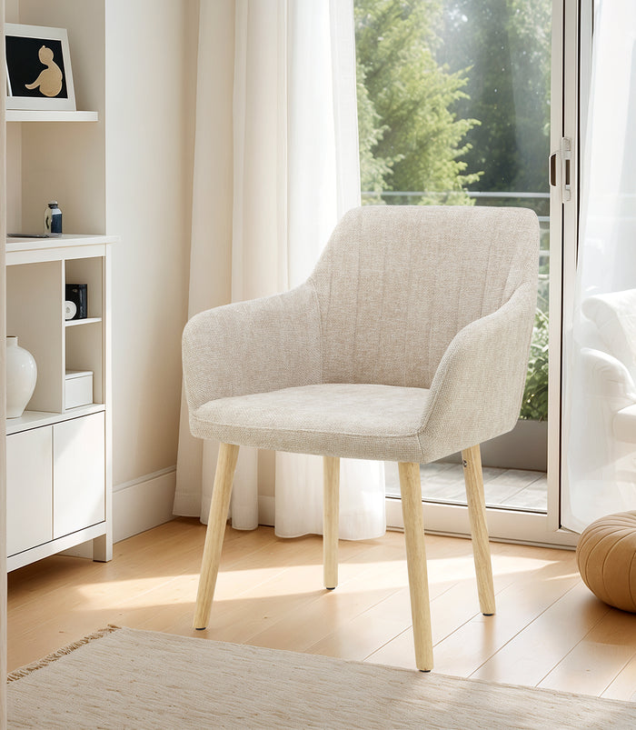 Poltroncina Stile Scandinavo in Tessuto Beige con Gambe in Legno Naturale – Sedia Imbottita Moderna per Soggiorno, Sala da Pranzo o Camera da Letto – Design Nordico Elegante e Confortevole Nocciola