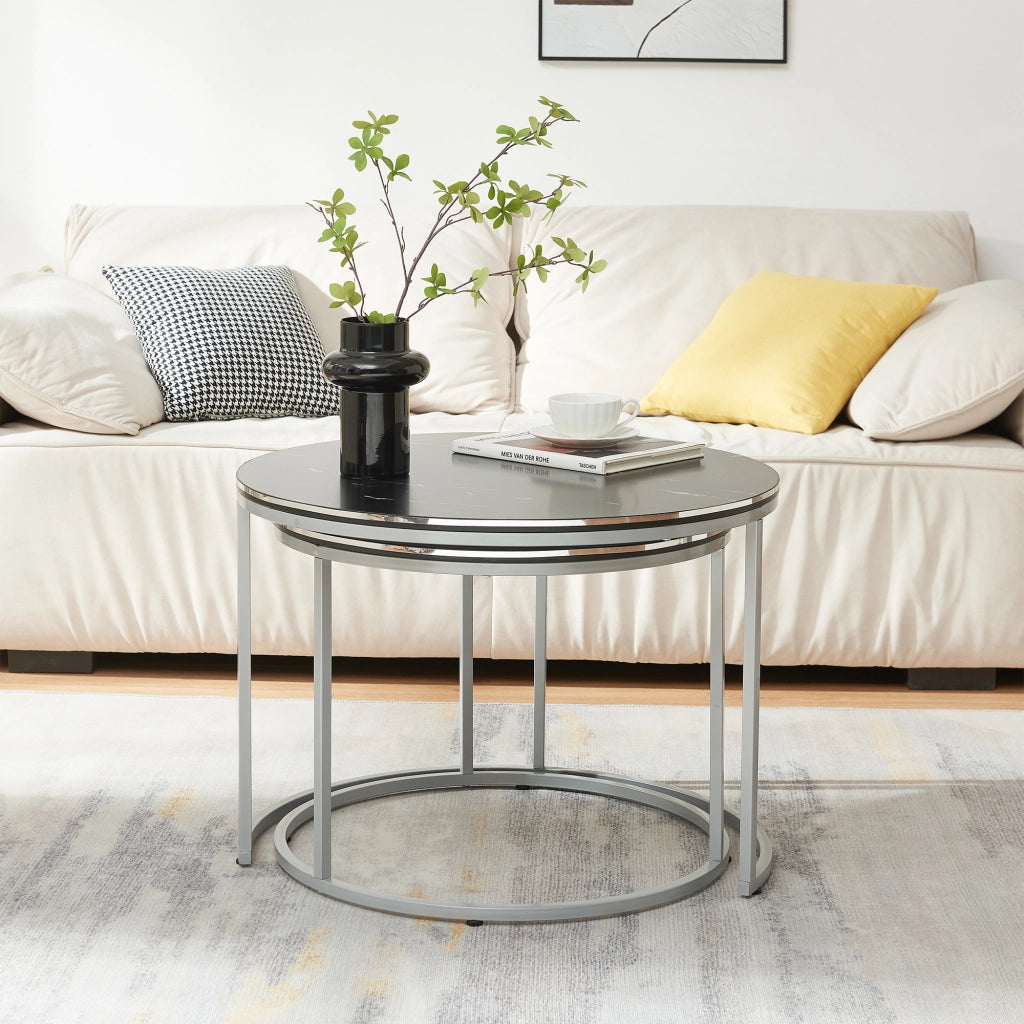 Set Skagen 2 Tavolini Sovrapponibili con Piani Rotondi e Telaio in Metallo - Effetto Marmo Nero / Argentato [en.casa]