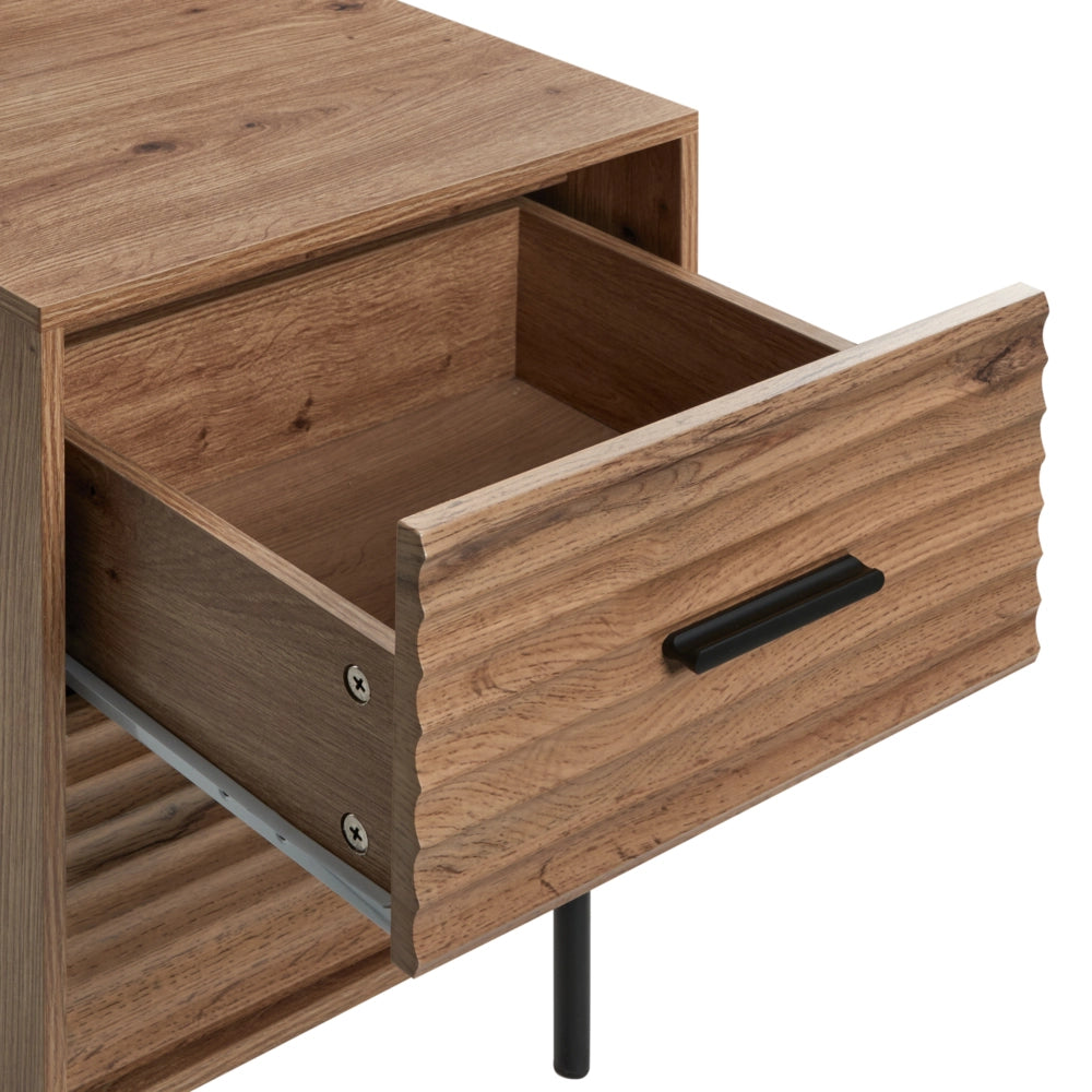 Comodino a 2 cassetti in truciolato marrone chiaro con gambe in metallo mobile contenitore moderno design scanalato camera da letto