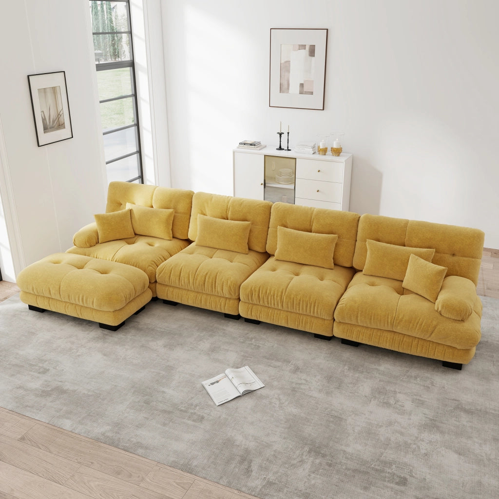 Divano modulare angolare in ciniglia gialla con pouf mobili