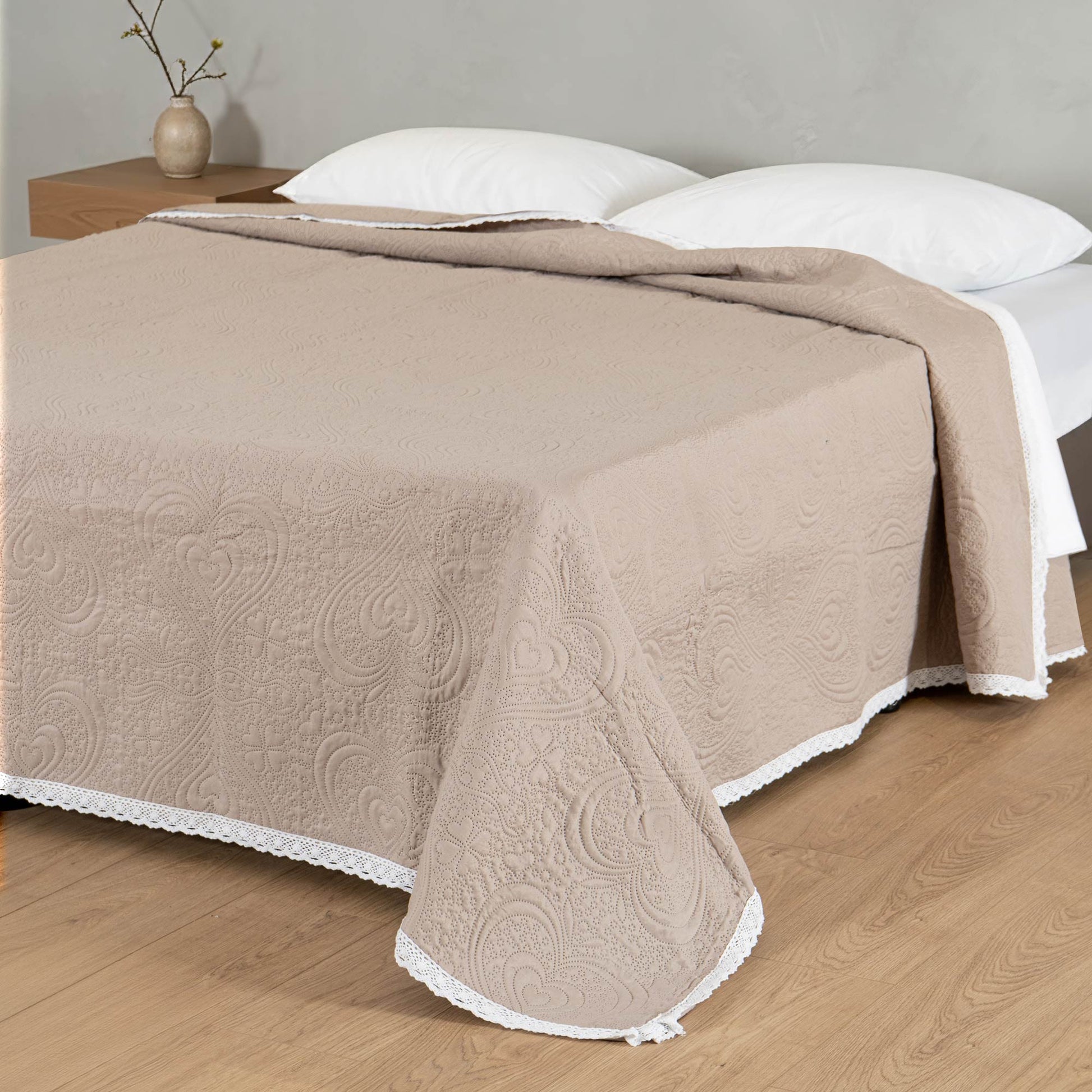 Copriletto Trapuntato Matrimoniale 250x250 cm in Microfibra con Balza in Pizzo, Imbottitura Primaverile Estiva 100 g/m² Panna