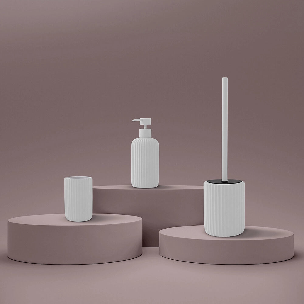 Set accessori bagno in ceramica bianca con dispenser sapone e due portaspazzolini Spring