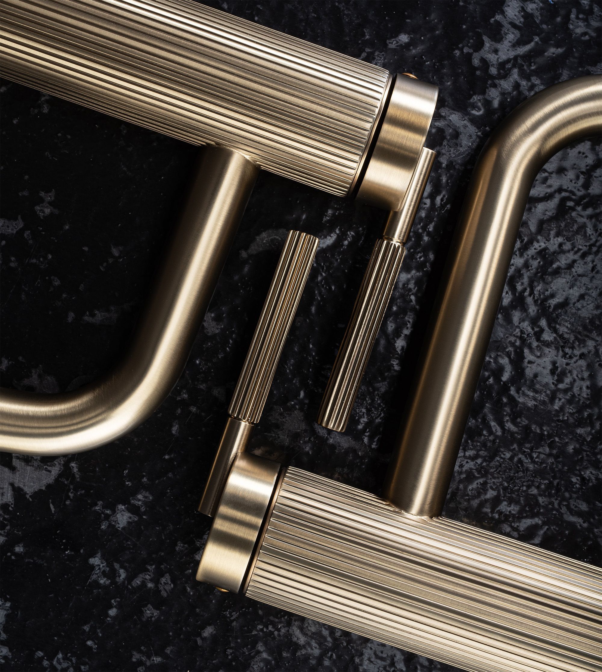 Rubinetto Da Lavabo Rea Serra Brush Gold Low