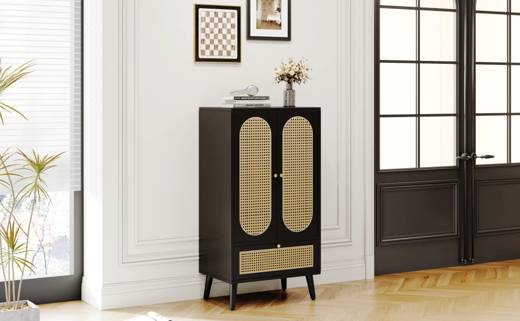 Madia compatta nera effetto rattan 110 cm, 2 ante e 1 cassetto, con ripiani interni