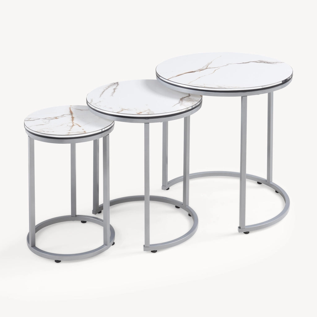 Set Bornholm 3 Tavolini Sovrapponibili con Piani Rotondi in Effetto Marmo Bianco [en.casa]