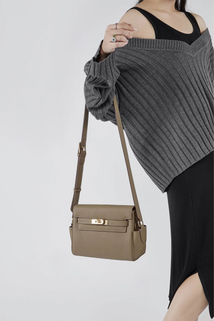 Borsa a tracolla da donna in vera pelle, colore grigio.
