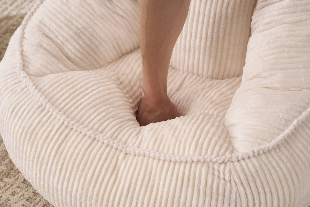 Pouf ergonomico per bambini con supporto per schiena e vita in velluto a coste beige
