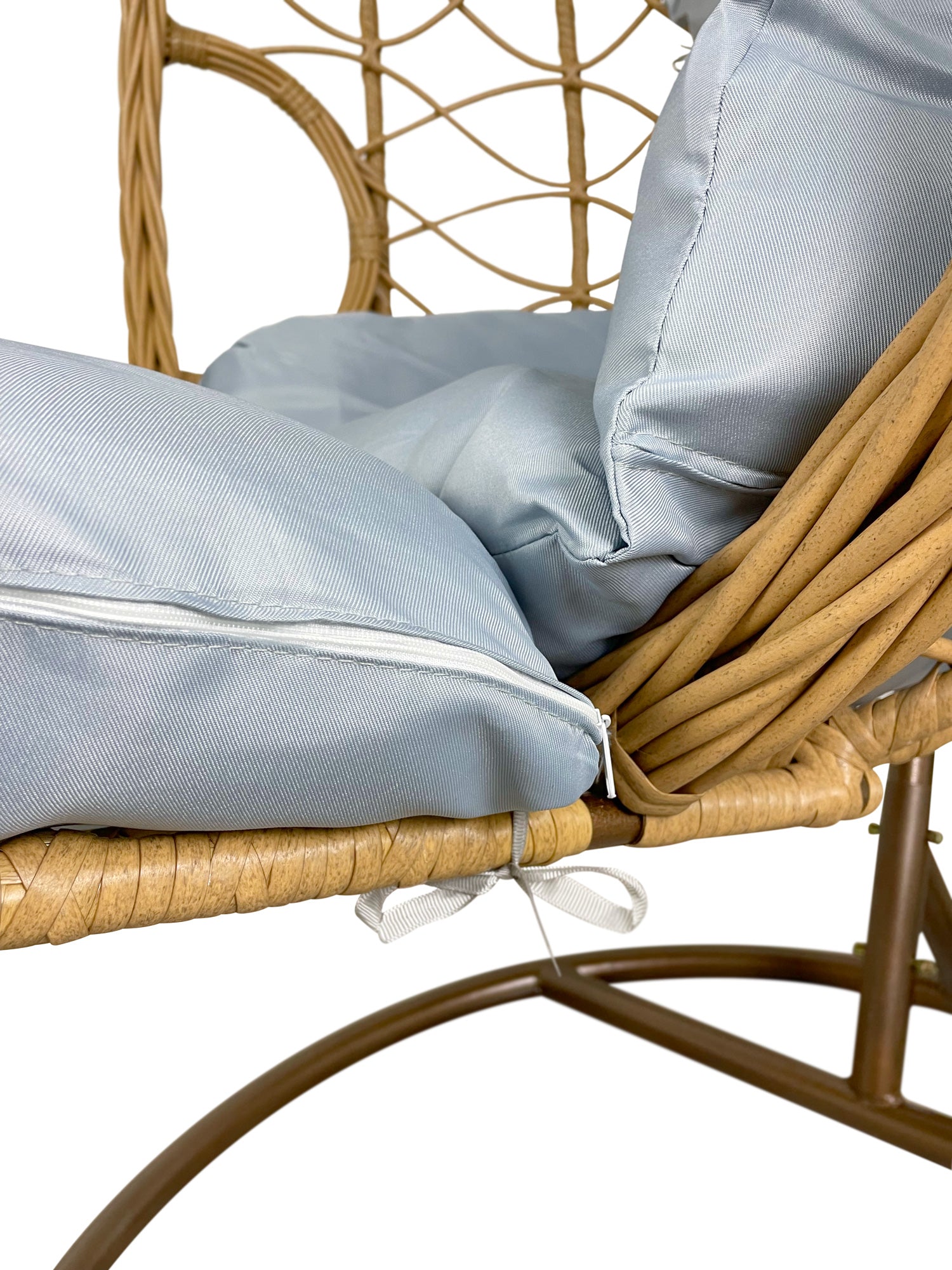 Sedia a Dondolo Poltrona Pensile Sospesa in Rattan per Interno ed Esterno Con Poggiapiedi Estraibile Modello Giulia 