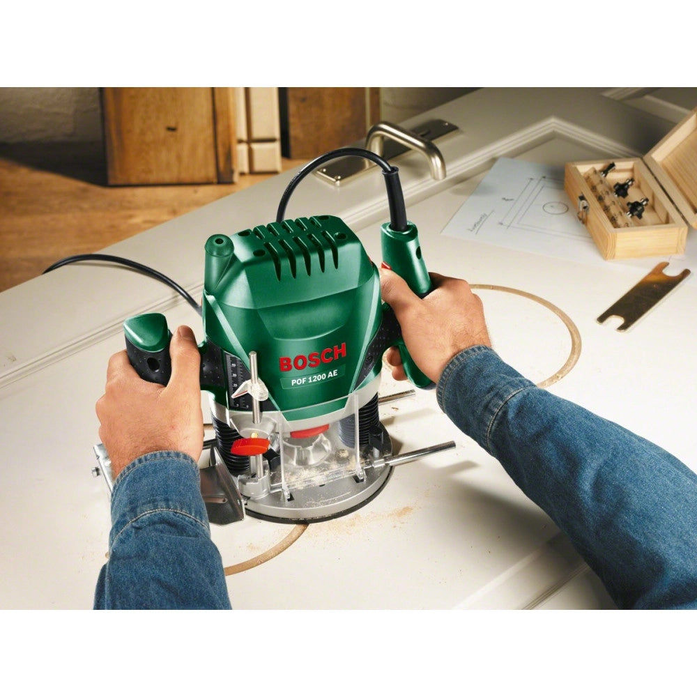 Trade Shop - Fresatrice Verticale Pof 1200ae Pantografo 1200w Bosch Regolazione Elettronica -