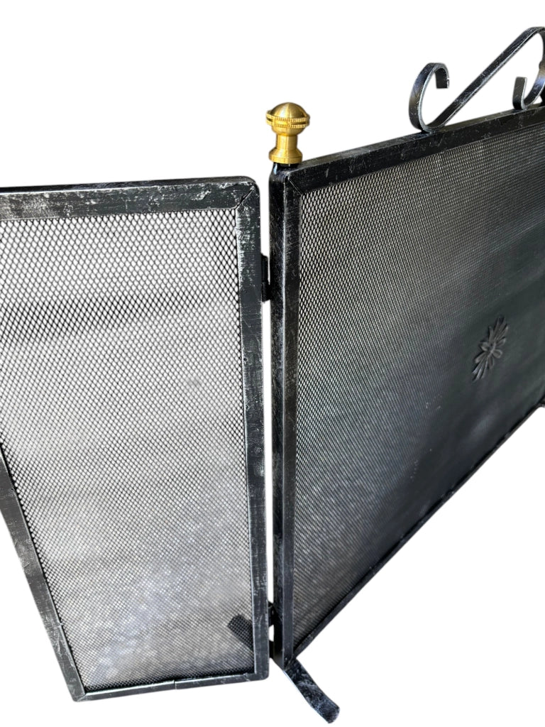 Parascintille per Camino/Caminetto, 3 Ante Richiudibili in Ferro Battuto con Pomelli in Ottone, Made in Italy (70 cm + (21 cm x 2 Antine) 60 cm H)