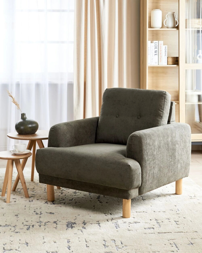 Poltrona retrò in velluto verde scuro imbottito con rivestimento in poliestere gambe in legno spessa seduta soggiorno moderno e minimalista
