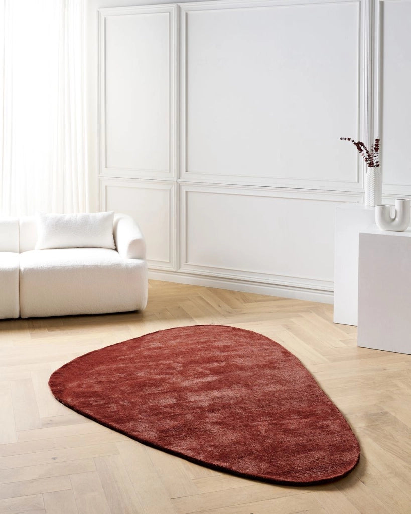 Tappeto moderno in viscosa e lana fatto a mano a forma di triangolo rosso scuro 160 x 230 cm Stile Moderno Glam