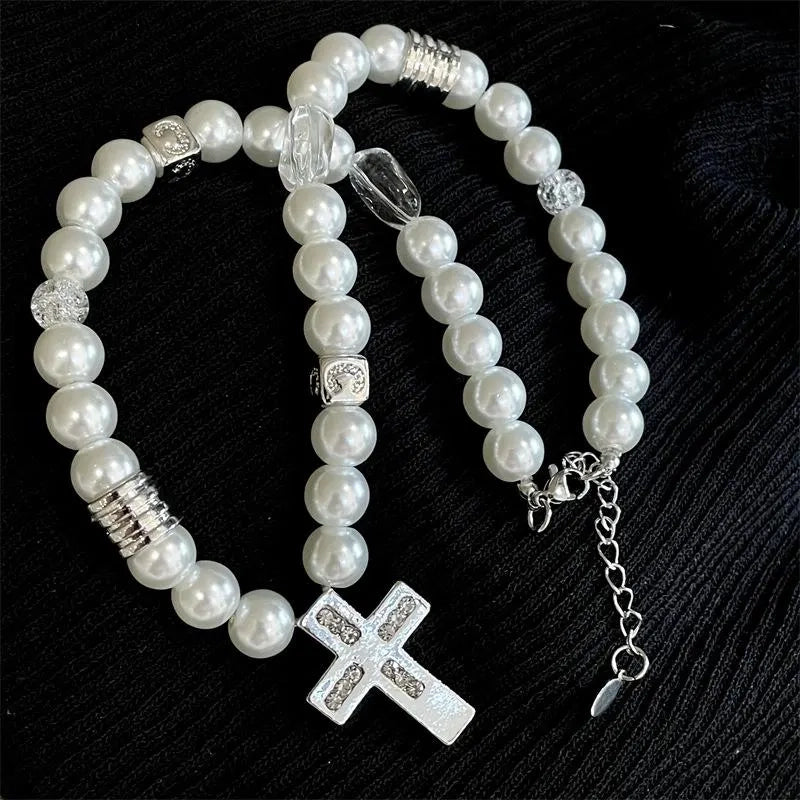 Collana vintage barocca con croce di perle fatta a mano, regalo di Natale o di compleanno.