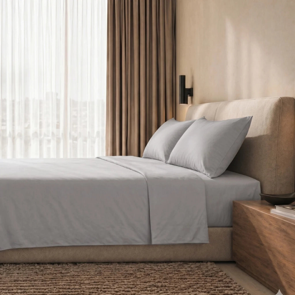 Set Lenzuola Letto Una Piazza e Mezza in Cotone Percalle 200 TC Grigio Chiaro | Lenzuolo Piano 190x295 cm, lenzuolo con angoli 130x200 cm e Tasca da 28 cm, 1 Federa | Made in Italy