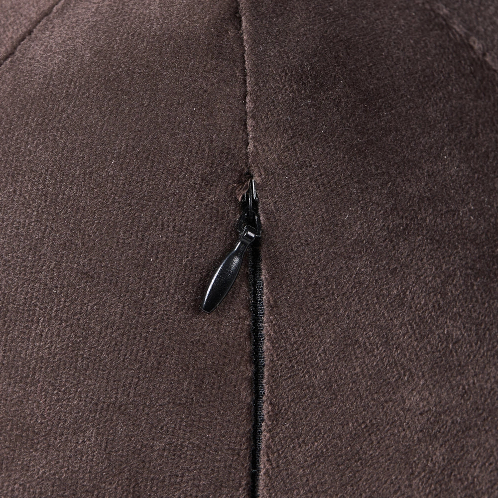 Poltrona in velluto marrone scuro con cuscino rotondo stile glamour retrò soggiorno