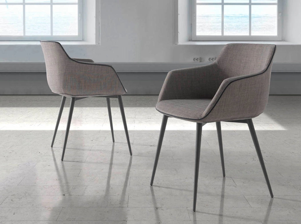 Sedia in tessuto grigio scuro