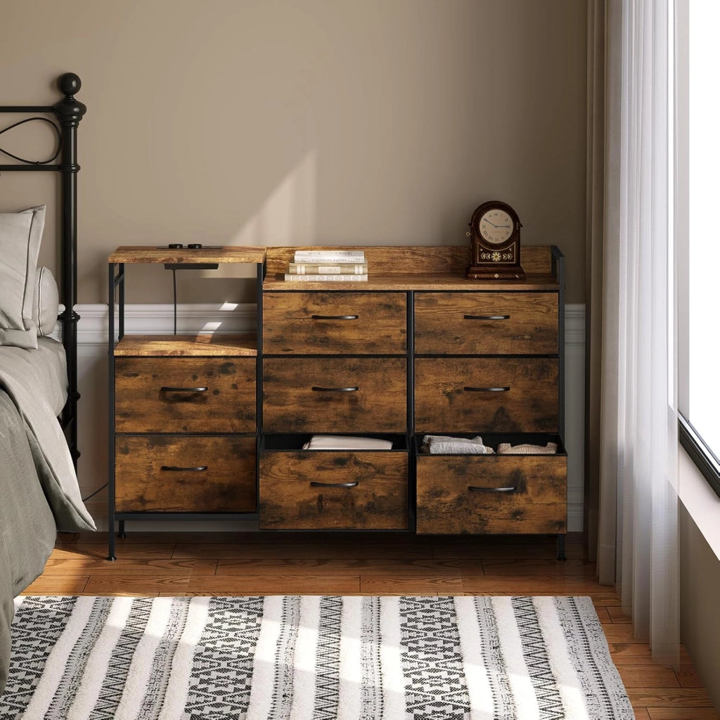Cassettiera a 8 Cassetti in Tessuto, Cassettiera per Camera da Letto, con Sezione di Ricarica e Ganci, Piani Legno e Struttura in Metallo, Rovere Vintage+Nero