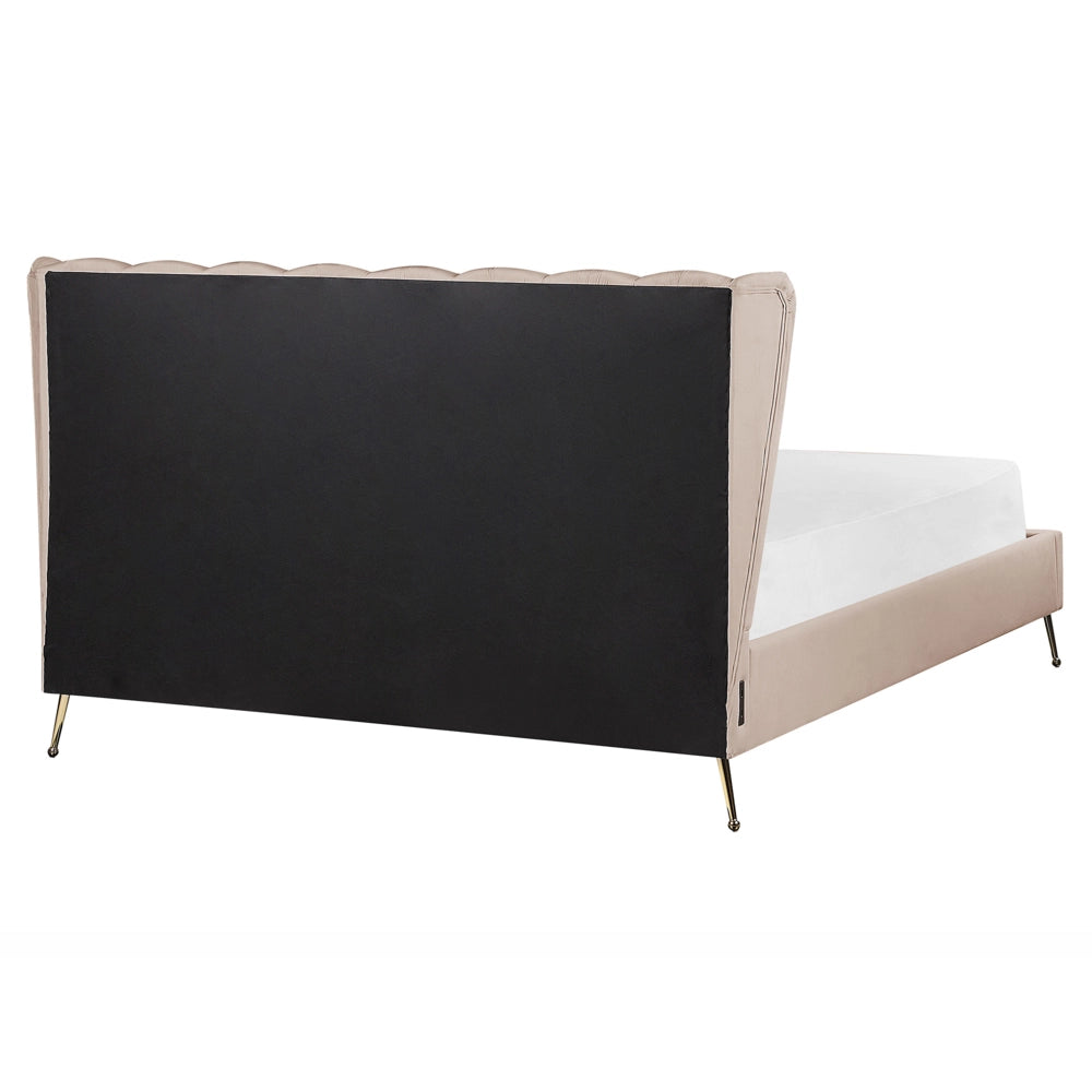 Letto in velluto beige tortora rivestito con gambe in metallo dorato UE Dimensioni doppie 160 x 200 cm con testata con porta USB Camera da letto moderna e glam.