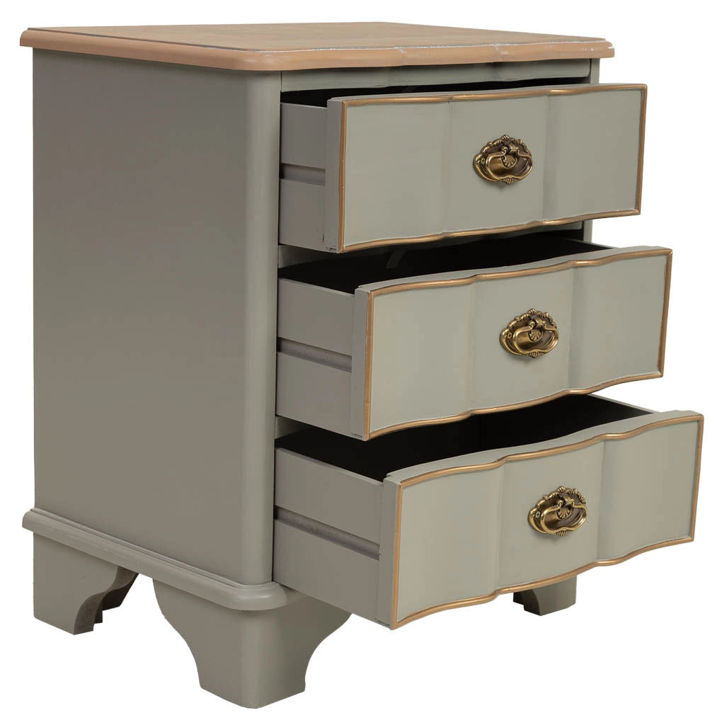 Tavolo in legno laccato verde invecchiato con 3 cassetti 50x35x60