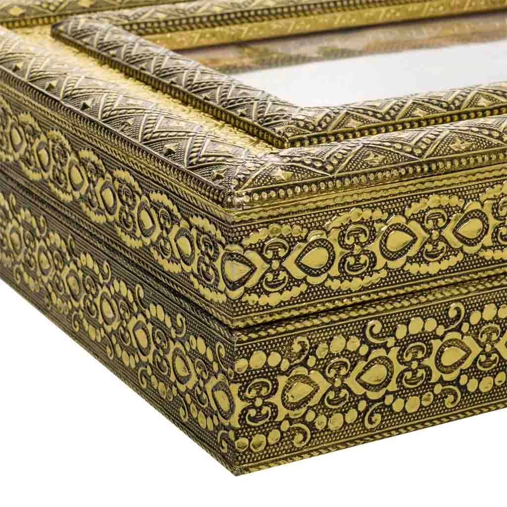 Portagioie in metallo dorato sbalzato 30x25x7,5h