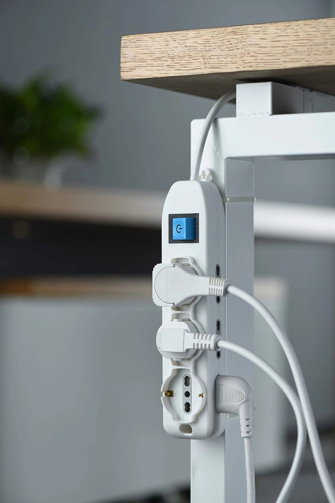 Multipresa da Tavolo 9 Posti con 6 Prese Bipasso e 3 Schuko Cavo 1,5 m Interruttore Luminoso e Protezione Bambini Electraline