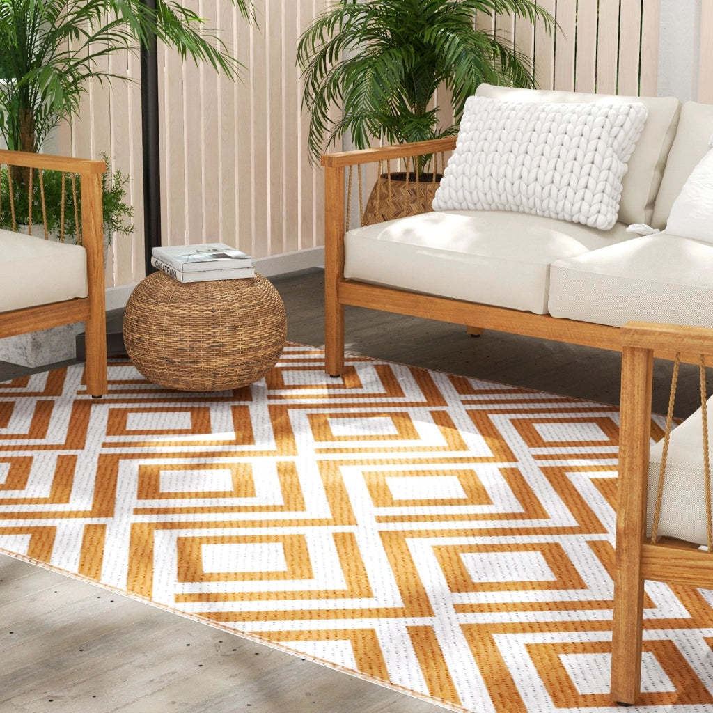 Tappeto da Esterno Reversibile 182x274 cm con Fantasia Geometrica Marrone e Bianco