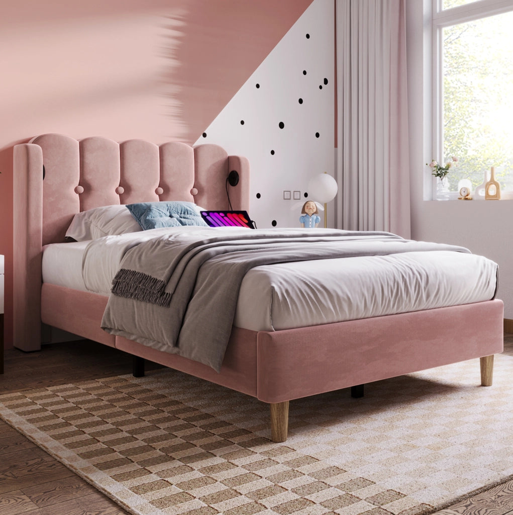 Letto imbottito ULEVR 90x200 cm in velluto rosa con testiera a pannelli e porte USB e Type-C