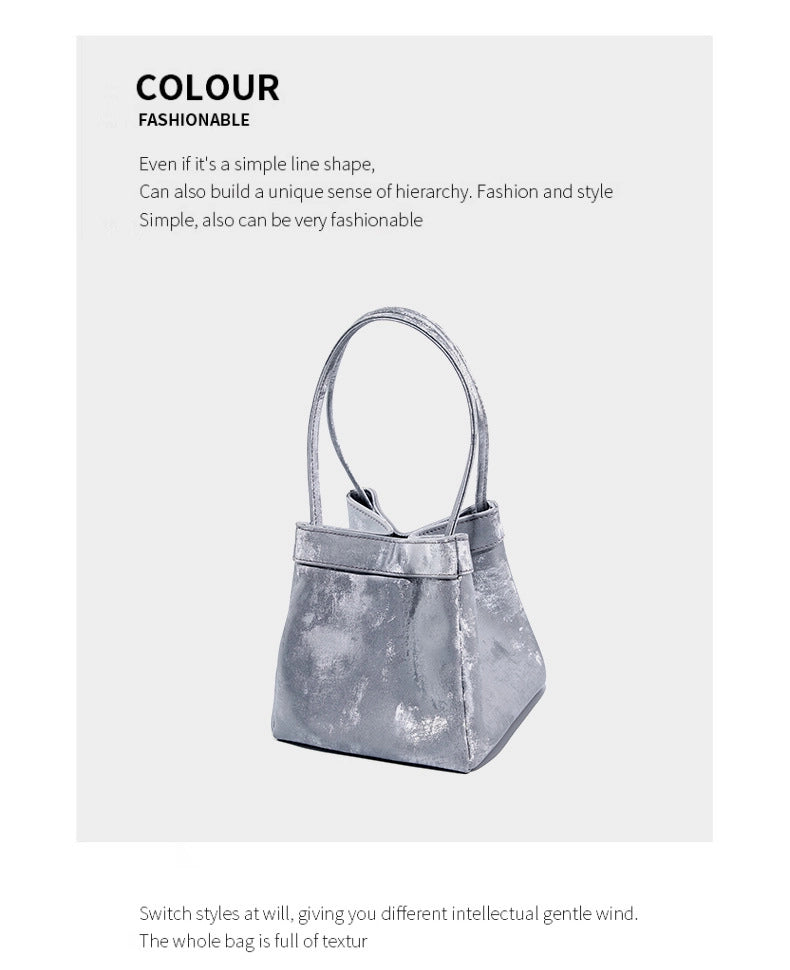 Borsa a tracolla da donna in vera pelle, colore argento.