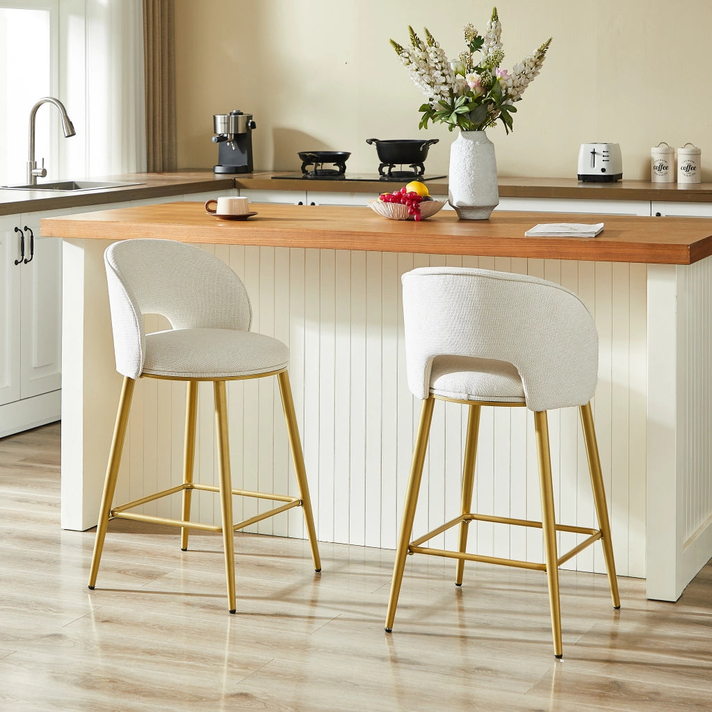 Sgabello da bar in tessuto chenille con schienale traforato e poggiapiedi, struttura in metallo beige per cucina