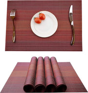 Set di tovaglie da tavola in stile e funzionale a quattro pezzi in colore rosso per ogni configurazione di tavola