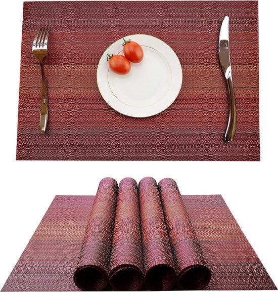 Set di tovaglie da tavola in stile e funzionale a quattro pezzi in colore rosso per ogni configurazione di tavola