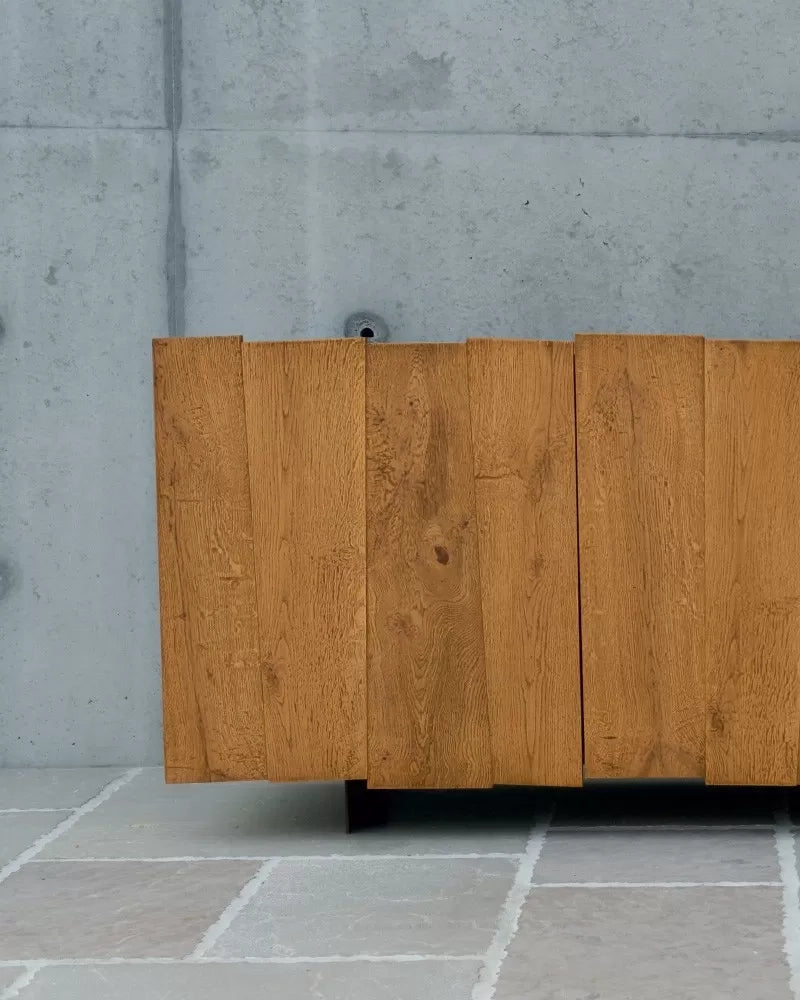 Madia credenza 3 ante battenti in rovere nodato piedini in ferro l.198 p.50 h.81 (1627) - Mobili 2G