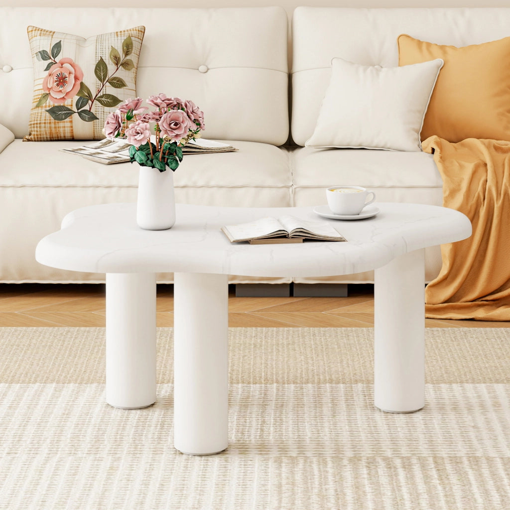 Tavolino basso a forma di nuvola con piano effetto marmo e gambe in legno massello, bianco, 102.5 × 72.7 × 19.5 cm