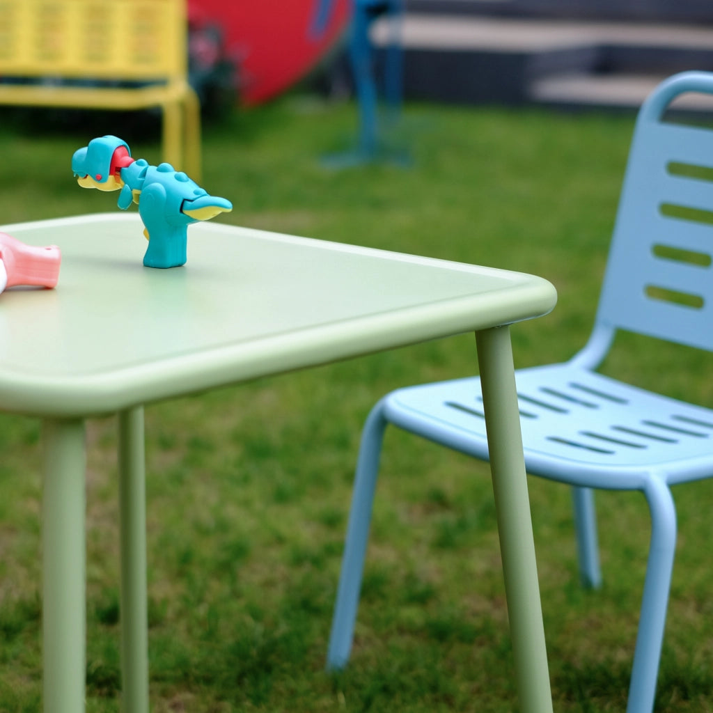 Set di 3 Mobili Etroubles per Bambini Tavolino e 2 Sedie per Esterno e Interno - Verde Salvia/Celeste/Pesca casa.pro
