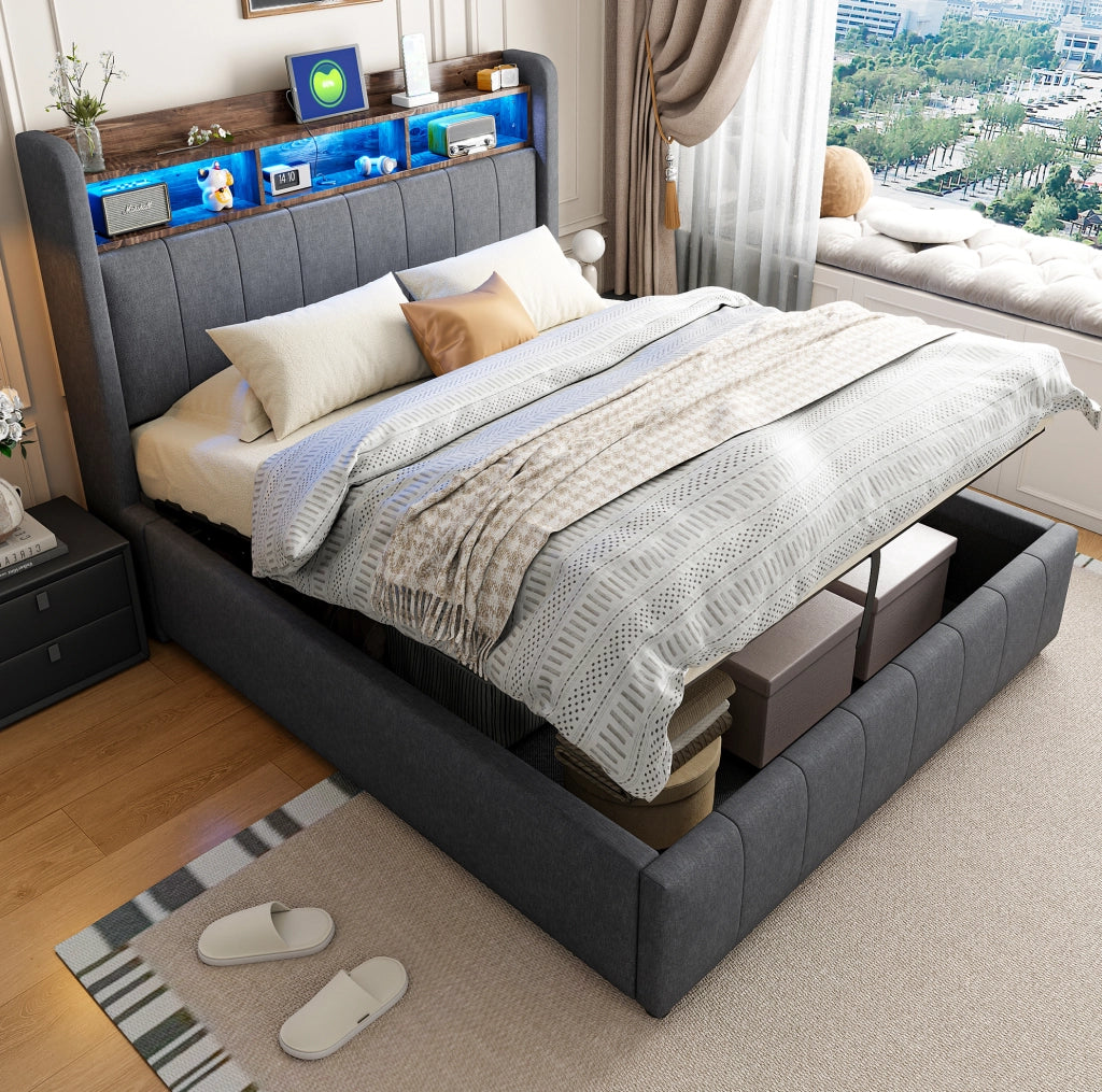 Letto imbottito 140x200 cm grigio con LED; USB e vano contenitore con sollevamento idraulico