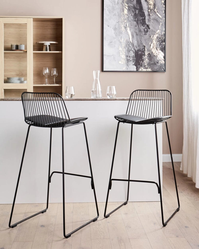 Set di 2 sedie da bar in metallo nero con schienale in filo di ferro e cuscini in ecopelle stile elegante glamour