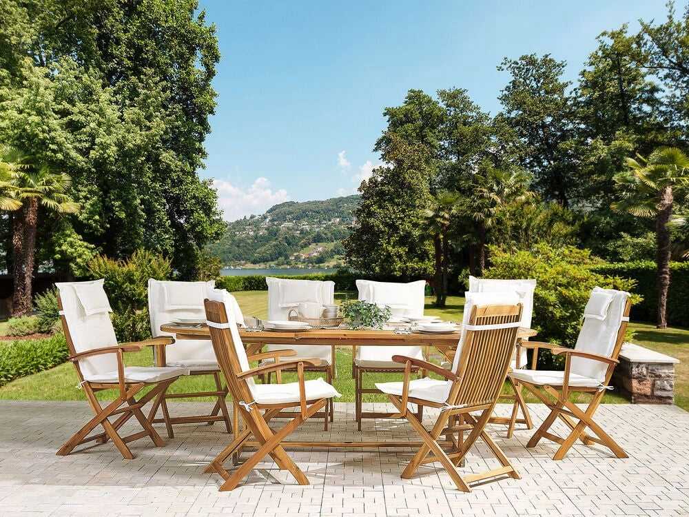 Set da pranzo per esterni in legno di acacia chiaro con cuscini bianco sporco tavolo a 8 posti sedie pieghevoli design rustico